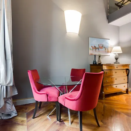 Palazzo Del Carretto-art Apartments&guesthouse
