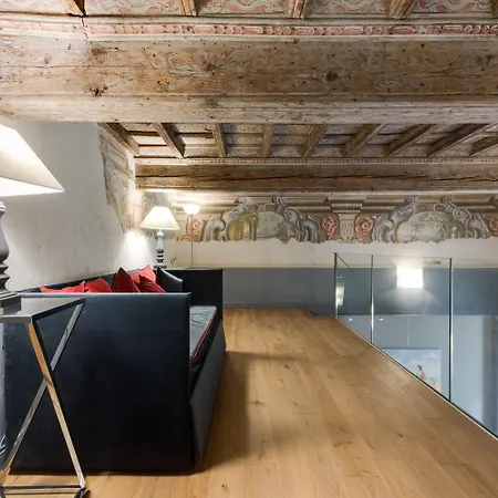 Palazzo Del Carretto-art And *