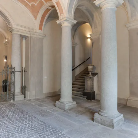 Palazzo Del Carretto-art Apartments&guesthouse *