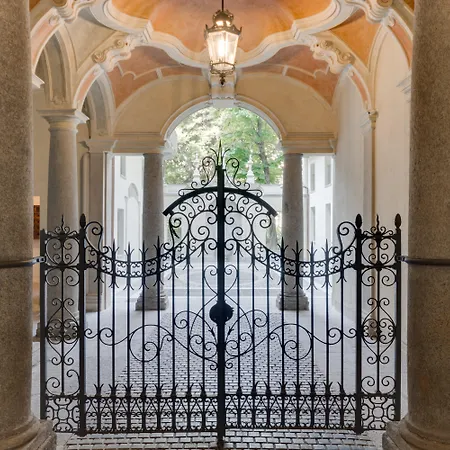Palazzo Del Carretto-art And * Turin