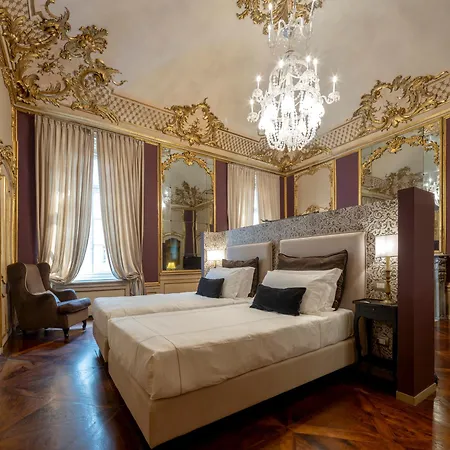Palazzo Del Carretto-art And