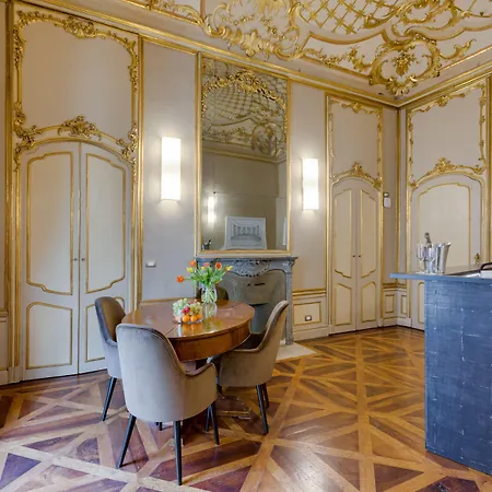 Palazzo Del Carretto-art And *