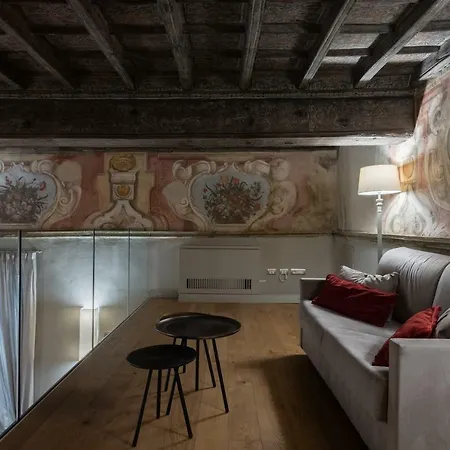 Palazzo Del Carretto-art And