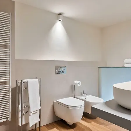 Palazzo Del Carretto-art And *