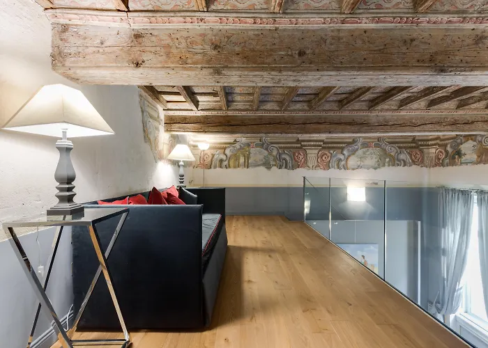 Palazzo Del Carretto-art Apartments&guesthouse *