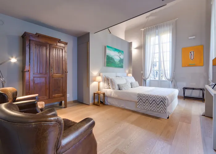 Palazzo Del Carretto-art Apartments&guesthouse