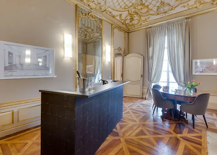 Palazzo Del Carretto-art And