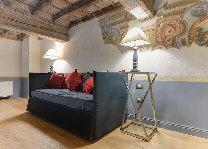 Palazzo Del Carretto-art Apartments&guesthouse *