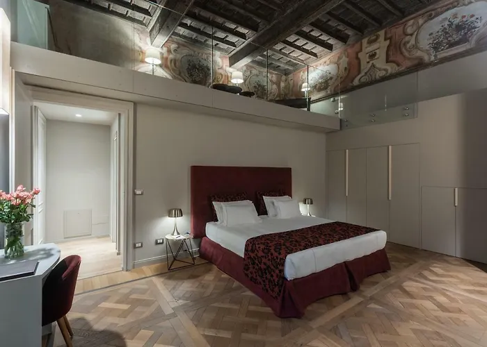 Palazzo Del Carretto-art And