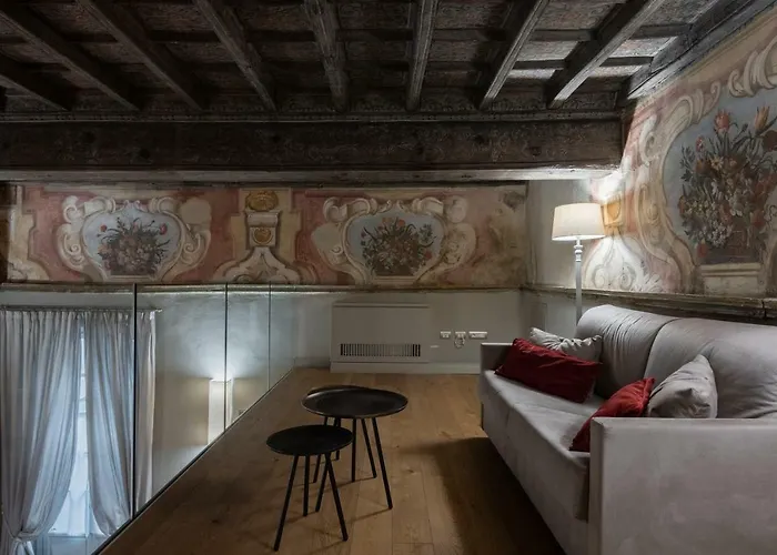 Palazzo Del Carretto-art Apartments&guesthouse