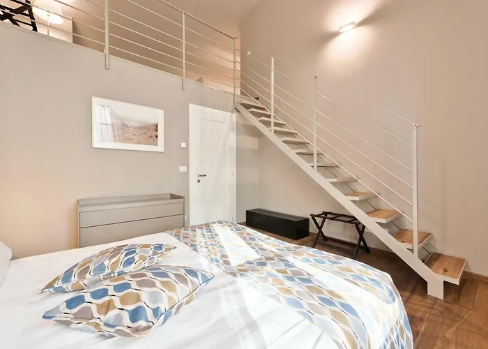 Palazzo Del Carretto-art Apartments&guesthouse